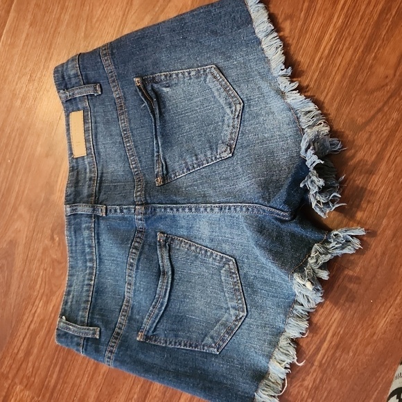 CP Shorts Womens Size 9 Denim Jean Distressed Burton Up Juniors Fray Cut Off - Picture 2 of 9